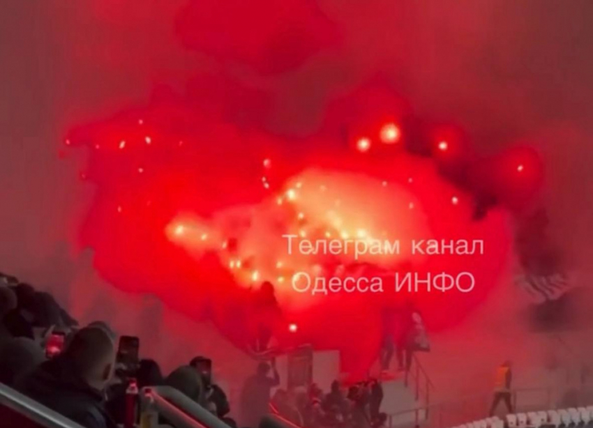 Одесский «Черноморец» оштрафовали за ад, устроенный на стадионе во время матча