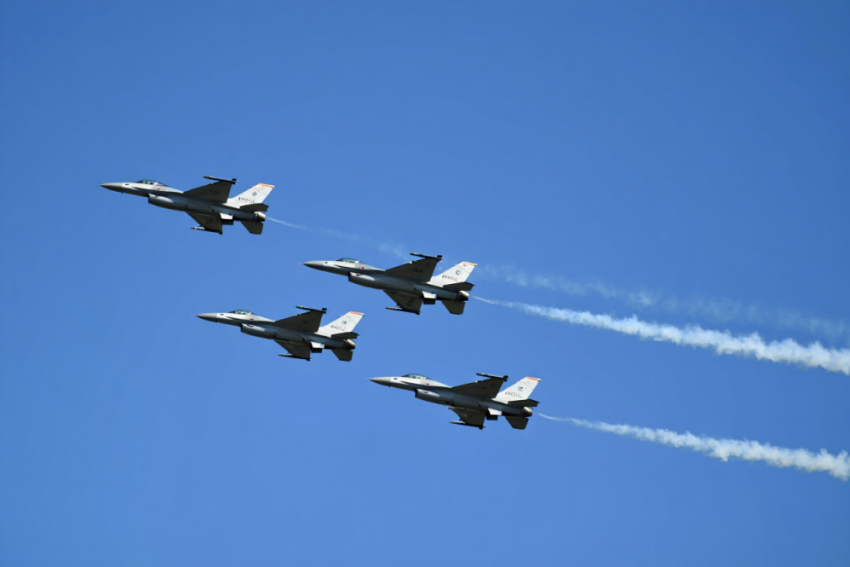 Генерал Попов рассказал об ударе ВС РФ по авиабазе истребителей F-16 под Одессой