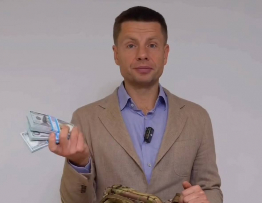 Одесский нардеп Гончаренко показал содержимое рюкзака украинского военкома