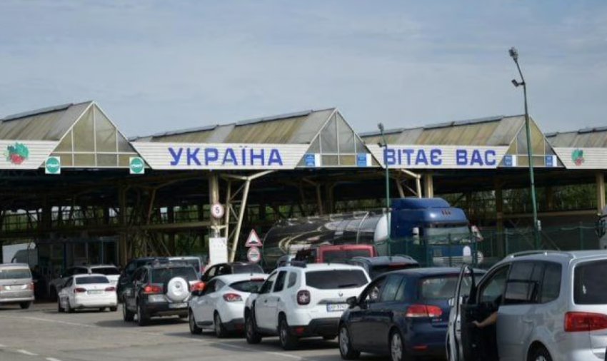 На выезде из Одессы в сторону Молдовы образовались большие пробки