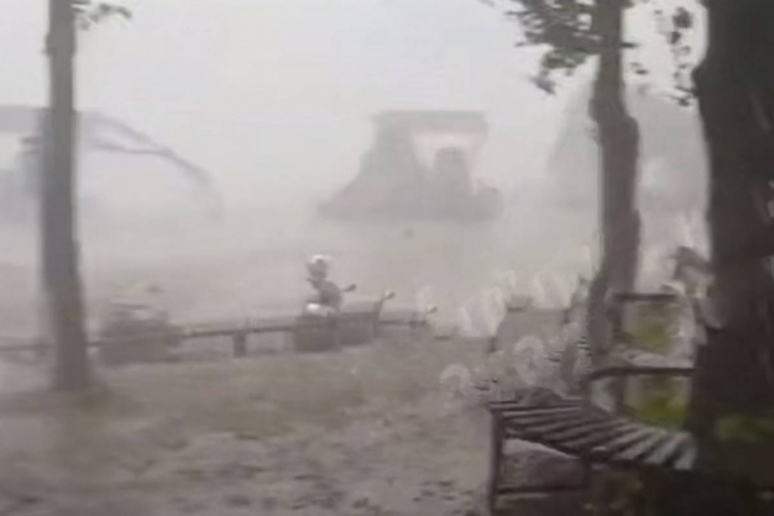 Появилось видео, снятое подростком перед гибелью во время урагана в Одессе