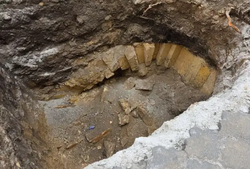 В Одессе на Дерибасовской нашли подземную арку