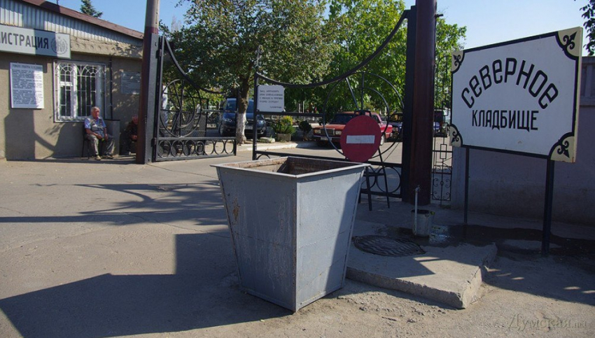 Бомжа, разрушившего одесское кладбище, посадили на пять лет