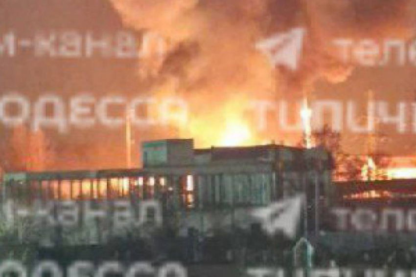 После ночных взрывов на объектах энергетики Одесса осталась без воды