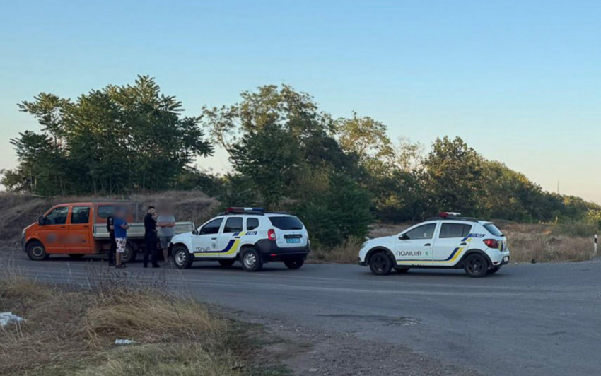 Мотоциклиста размало по дороге при столкновении с автомобилем в Одессе