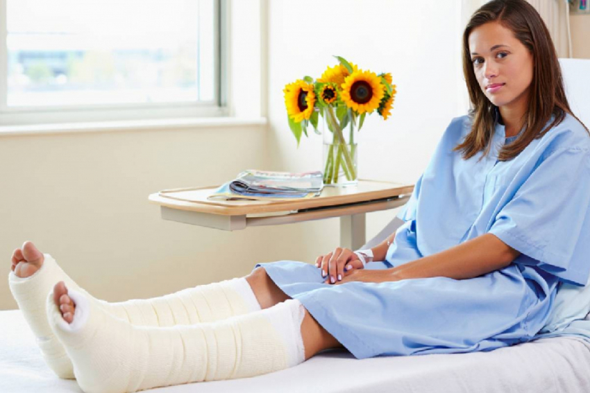 В Одессе 17-летняя девушка сломала обе пятки, убегая от матери к своему парню