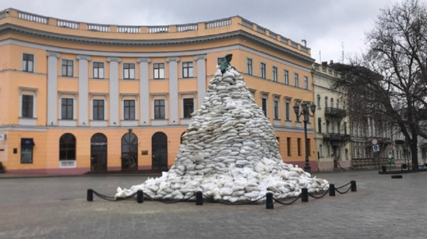 «Это как в Лувре продавать хот-доги»: открытие McDonald’s у Дюка вызвало споры среди одесситов