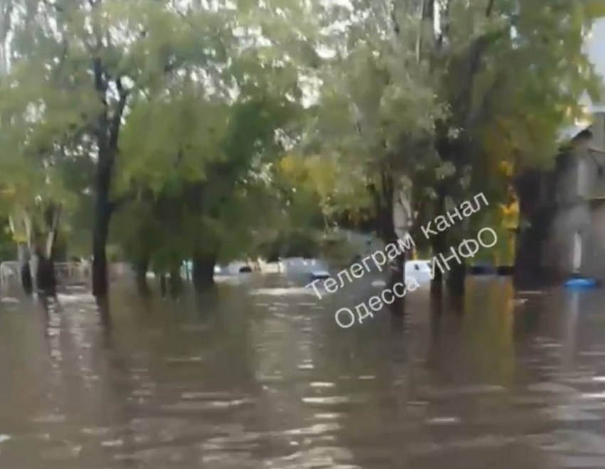 В результате наводнения Пересыпский район Одессы оказался отрезан от города