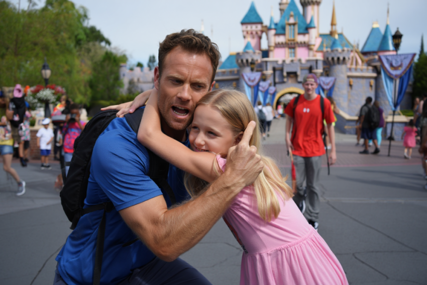 Блогер из Одессы: беженка из Украины продала 9-летнюю дочь педофилу в Диснейленде