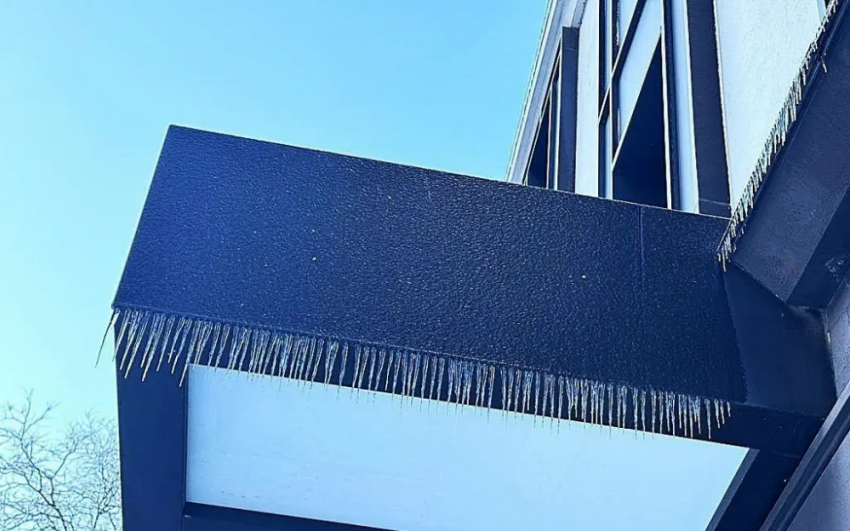 В Одессе начался «ледяной обстрел»: мэрия предупреждает об опасности