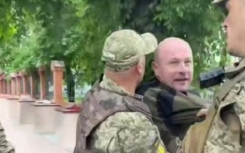 Одессит попытался вмешаться в действия ТЦК и получил газом в лицо