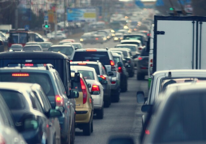 На трассе Одесса - Рени парализовало движение из-за многокилометровых пробок