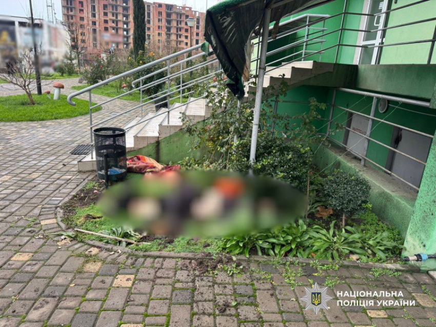 В Одессе под окнами многоэтажки нашли тело 22-летней девушки