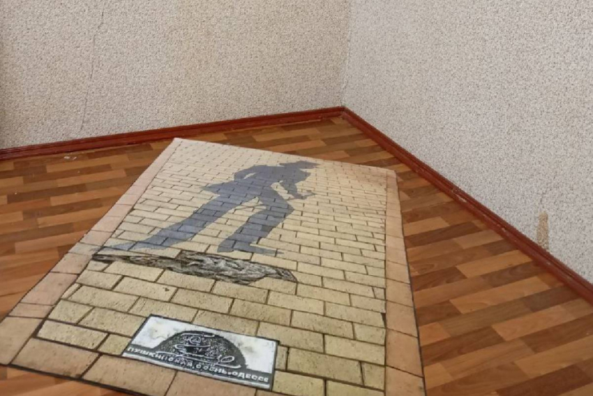 Россия спасла уничтоженный вандалами арт-объект «Тень Пушкина» в Одессе