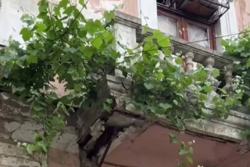 В Одессе с исторического здания обвалился балкон