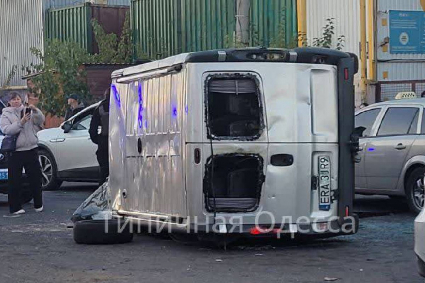В Одессе произошла массовая драка горожан с ТЦК, люди разбили автобус военных
