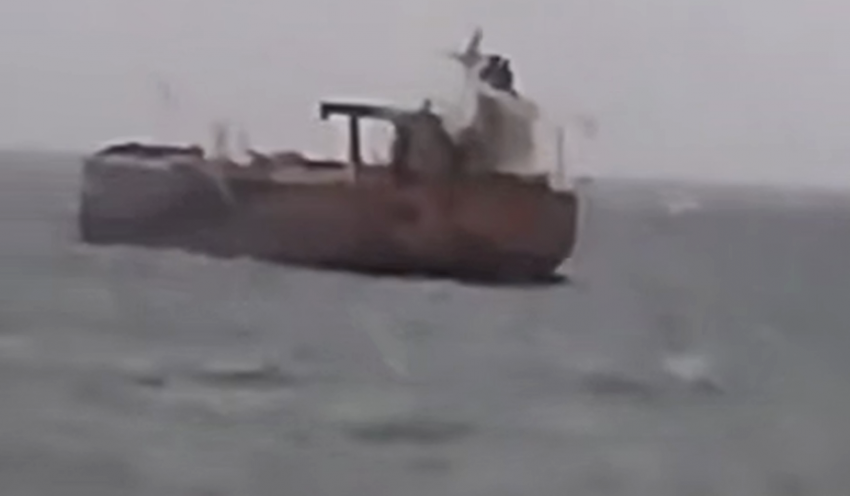 В Чёрном море сел на мель и терпит бедствие танкер российского «теневого флота»