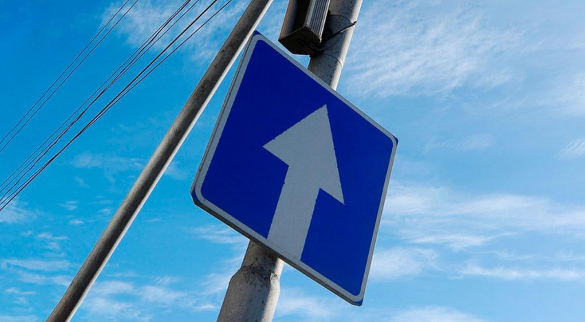 Асфальт не выдержал: на Люстдорфской дороге в Одессе провалилось дорожное полотно