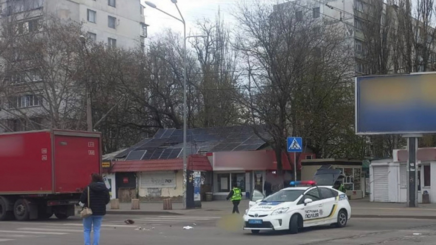 В Одессе под колёсами грузовика погибла женщина