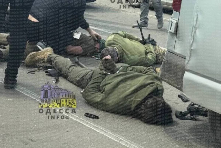 В Одессе военкомы устроили стрельбу между собой, вымогали деньги у мужчины и были задержаны