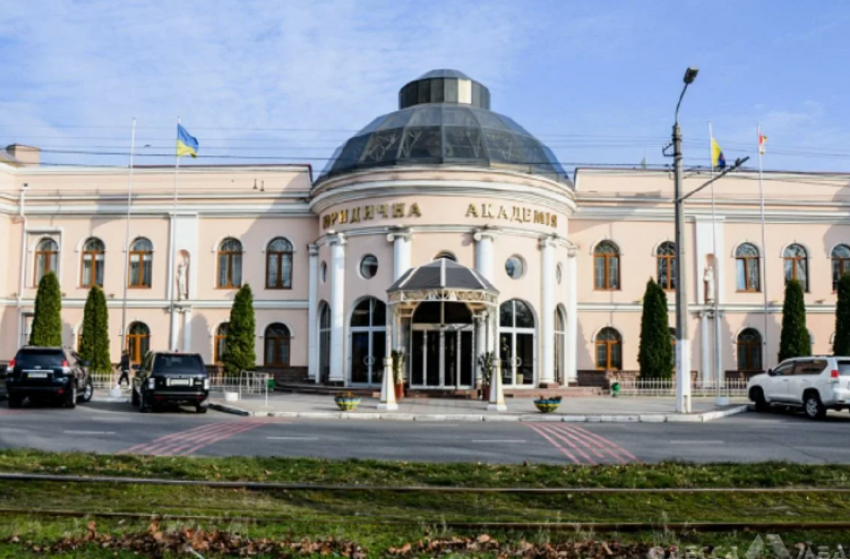 Одесская юракадемия нанимает в подрядчики подозрительных «новоиспеченных» предпринимателей