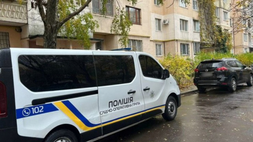 В Одессе пятилетняя девочка сорвалась из окна шестого этажа