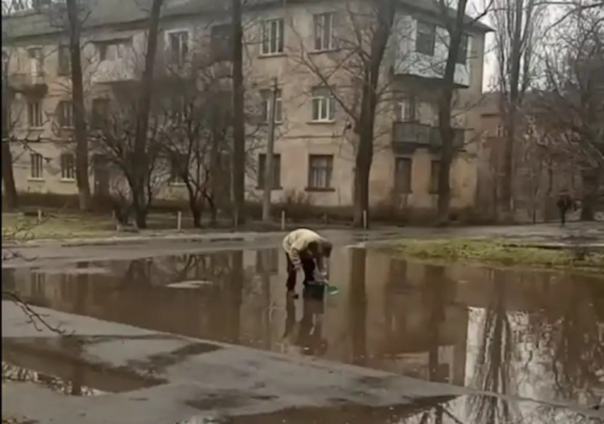 У жильцов одесского ЖК не будет света три месяца, а жители области набирают воду из луж