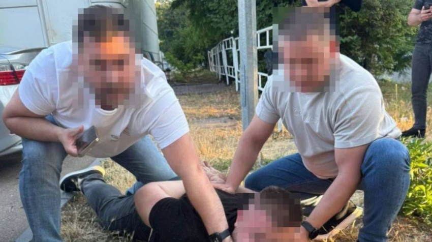 В Одессе полицейский вымогал деньги за проезд в комендантский час