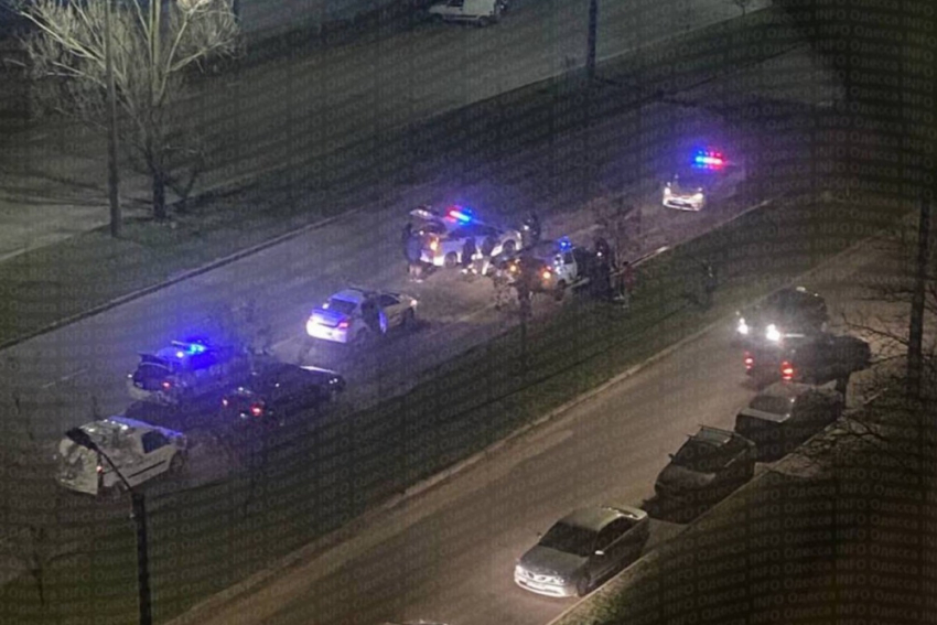 Неизвестные расстреляли из автомата двоих полицейских в Одессе