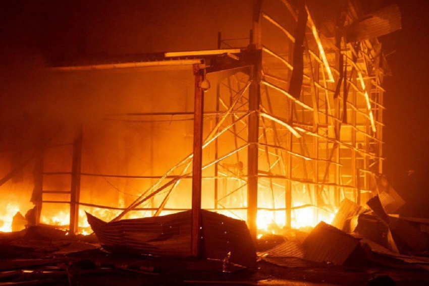 В Одессе полыхает пожар после прилета «Гераней» ВС РФ по объекту инфраструктуры