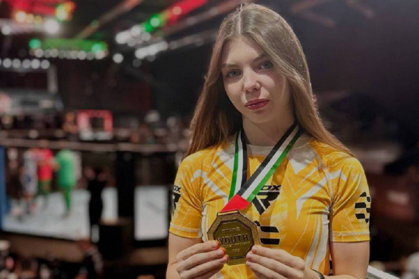 17-летняя одесситка стала двукратной чемпионкой мира по ММА
