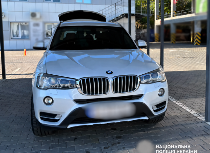Одессит тайно переоформил BMW падчерицы за 1,1 млн гривен 