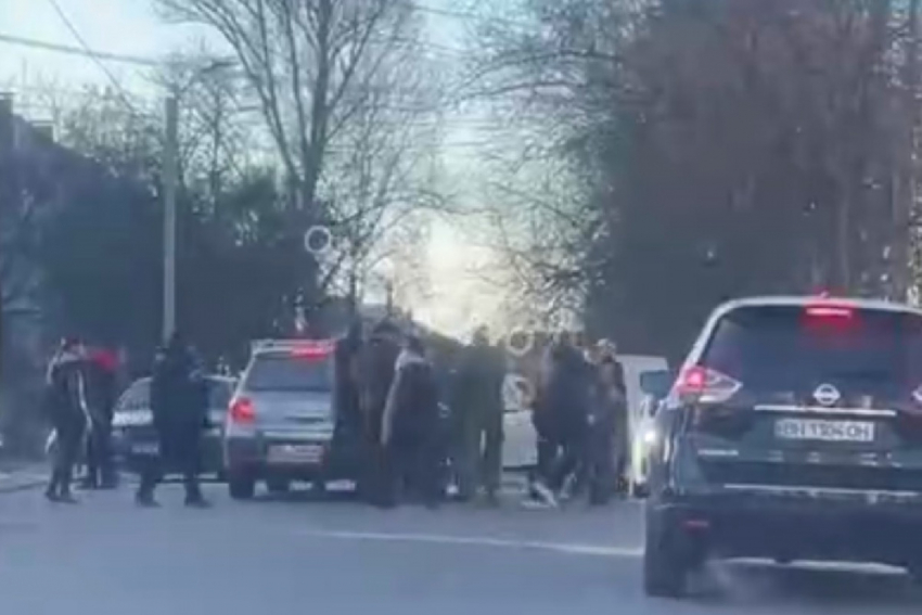 Массовая драка прохожих с сотрудниками ТЦК произошла в Одессе