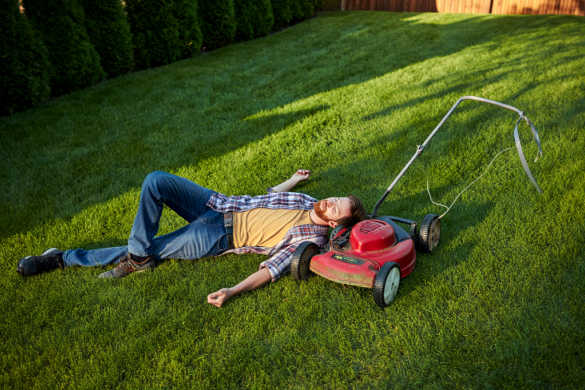 Восстание машин: в Одессе газонокосилка убила своего владельца