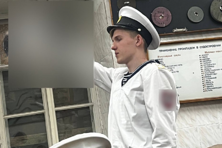 В Одесском морском колледже студентов нарядили в свастику