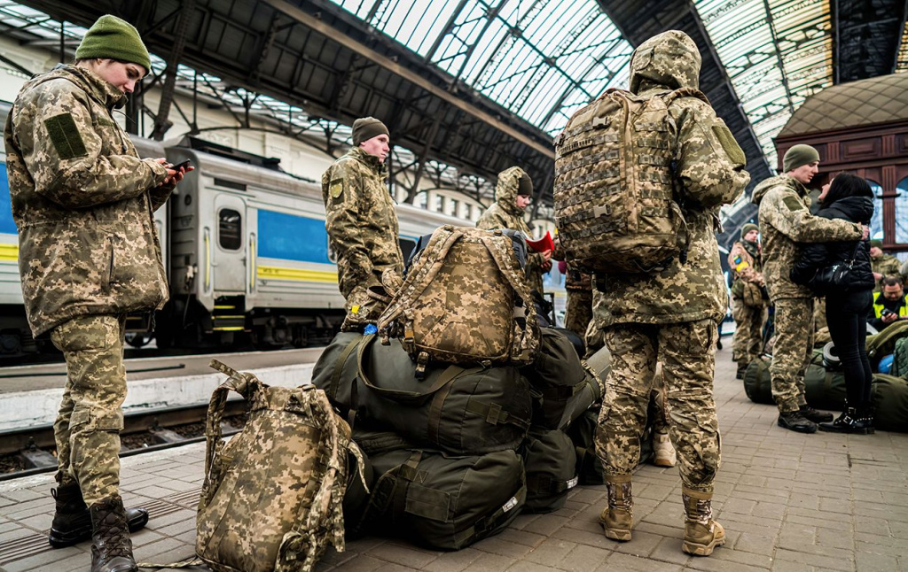 _viyskovi_mobilizatsiya_vokzal_gettyimages_1239075866_26_1300x820.jpg